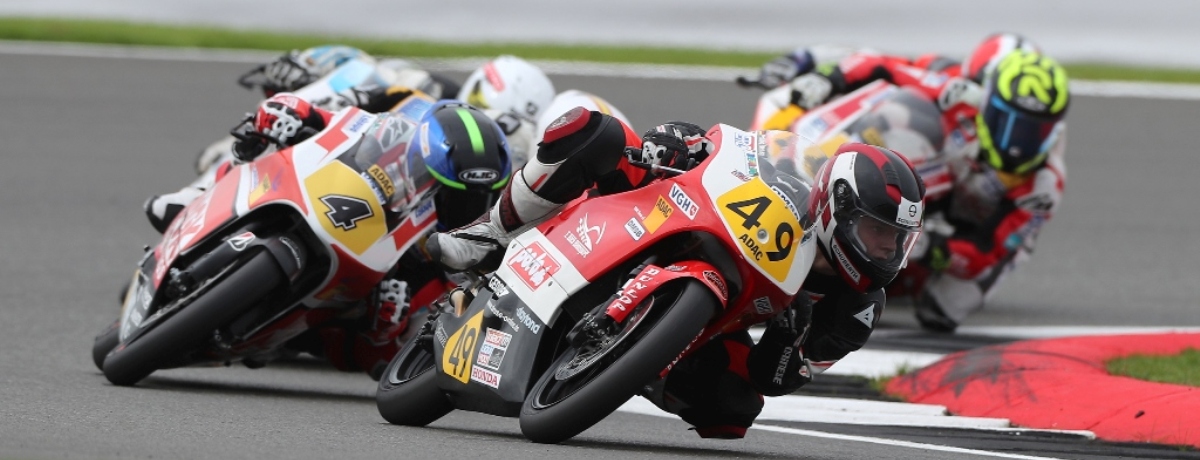 ADAC Team Hansa Fahrer Philipp Freitag zeigt starke Leistung in Silverstone