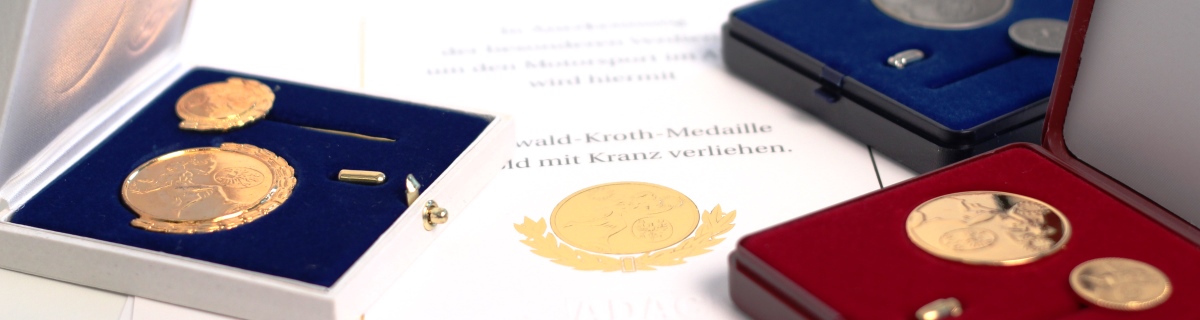 Träger Ewald-Kroth-Medialle in Gold mit Brillant