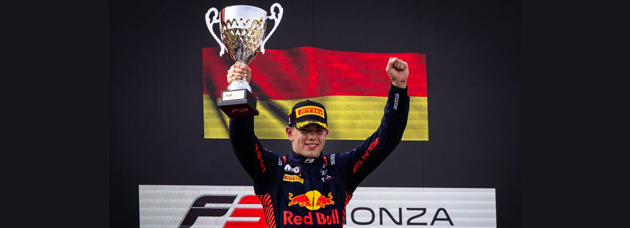ADAC Team Hansa Fahrer, Tim Tramnitz, holt Formel-3-Sieg in Debütsaison