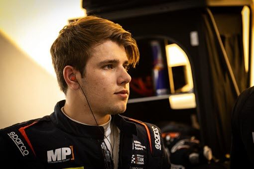 ADAC Team Hansa Fahrer Tim Tramnitz testet in der Wüste von Bahrain