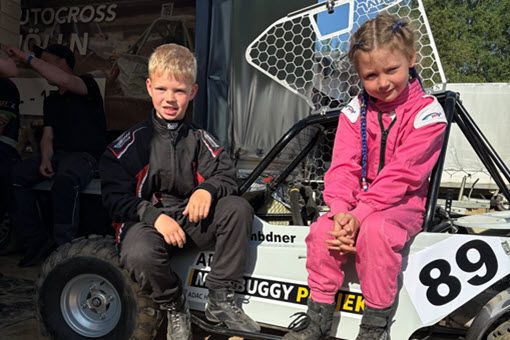 Lust auf Mini-Buggy? Diese zwei Nachwuchsfahrer sind mit Vollgas dabei!